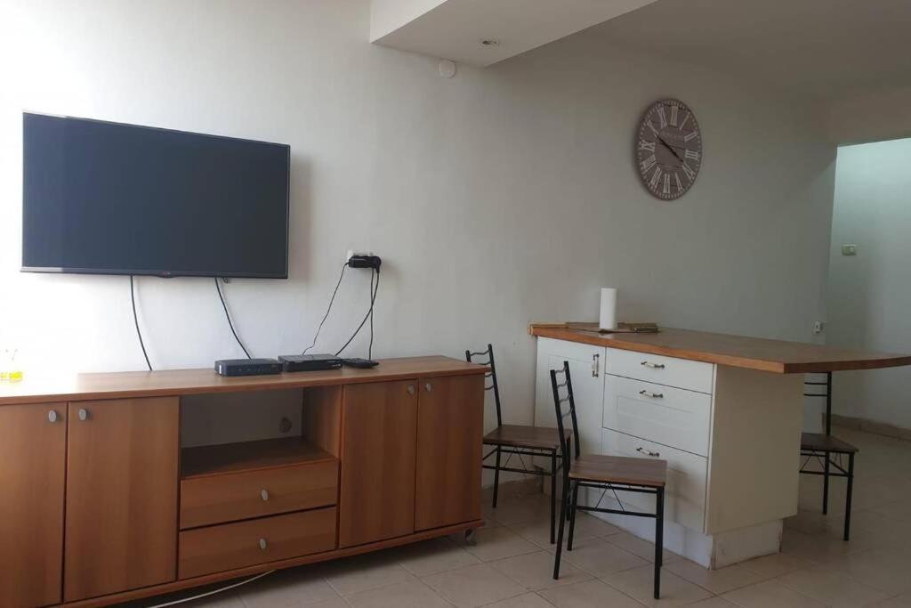 Cozy Apartment With Sea Views Хайфа Екстер'єр фото